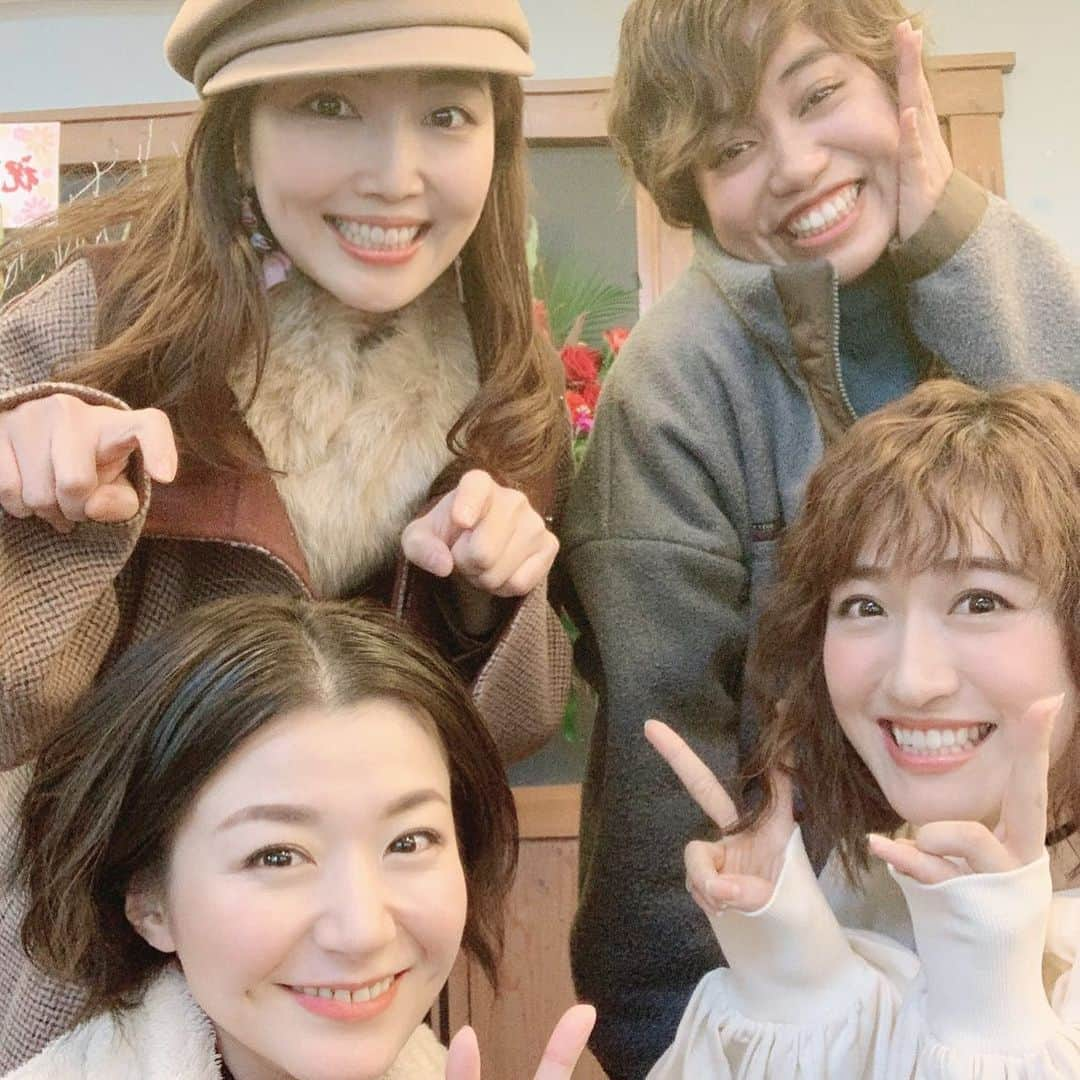 麻尋えりかさんのインスタグラム写真 - (麻尋えりかInstagram)「お客様写真❤︎ ⭐︎ 木南清香ちゃん 舞台だけでなくTVでも活躍中！ 私、さやちゃんのトークの虜です❤︎ またお買い物も行きたいなっ ⭐︎ コリちゃん 私はいつも「コリは素敵だね〜コリは本当素敵！」って、しつこい位言ってます。 だって素敵だから❤︎ ⭐︎ 今度カフェしましょ☕️ みんなに会えてとっても幸せでした！！ #ありがとう  #シビクリ」1月3日 0時04分 - mahiroerika