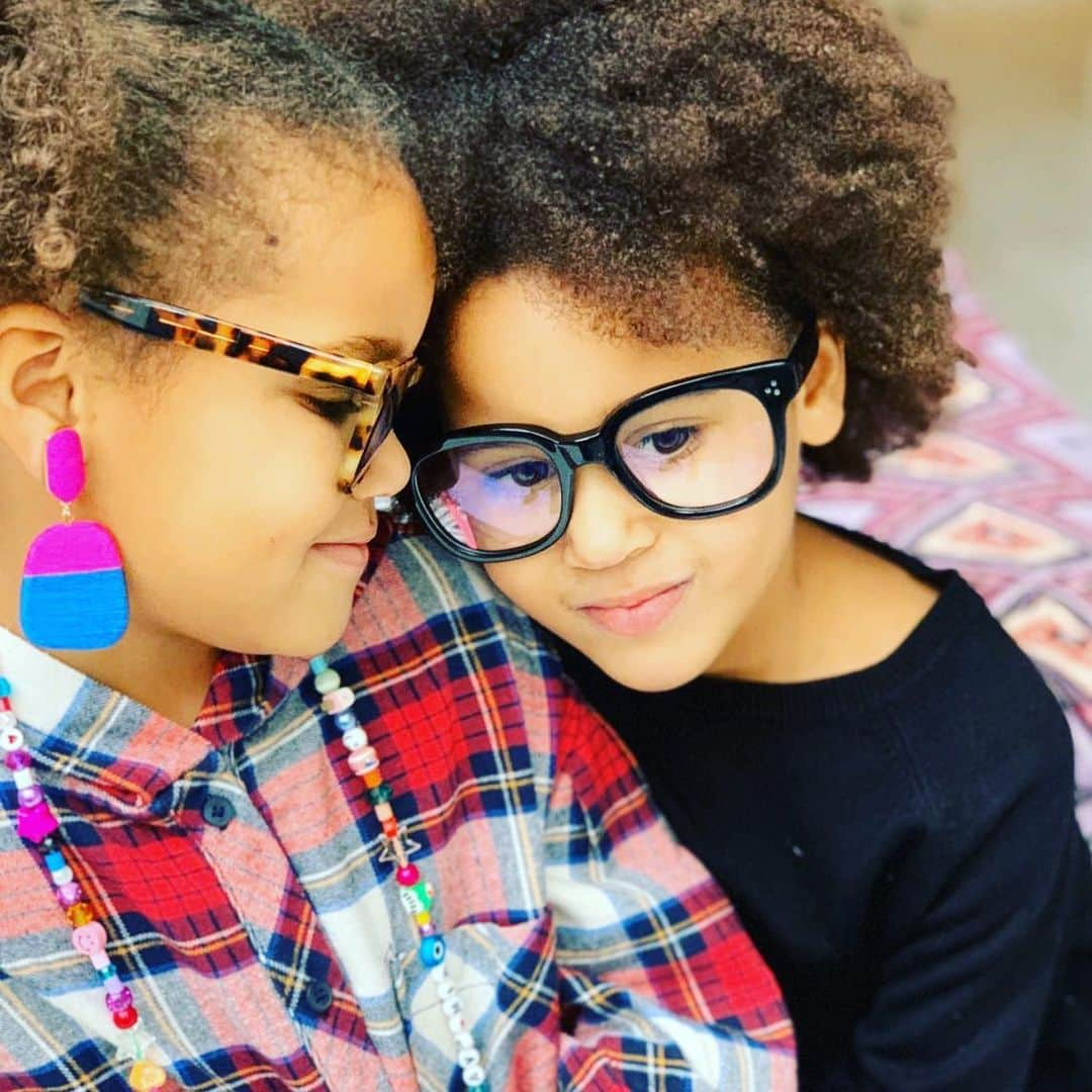 ミケル・ジョン・オビさんのインスタグラム写真 - (ミケル・ジョン・オビInstagram)「Sisters ❤️❤️」1月3日 0時10分 - mikel_john_obi