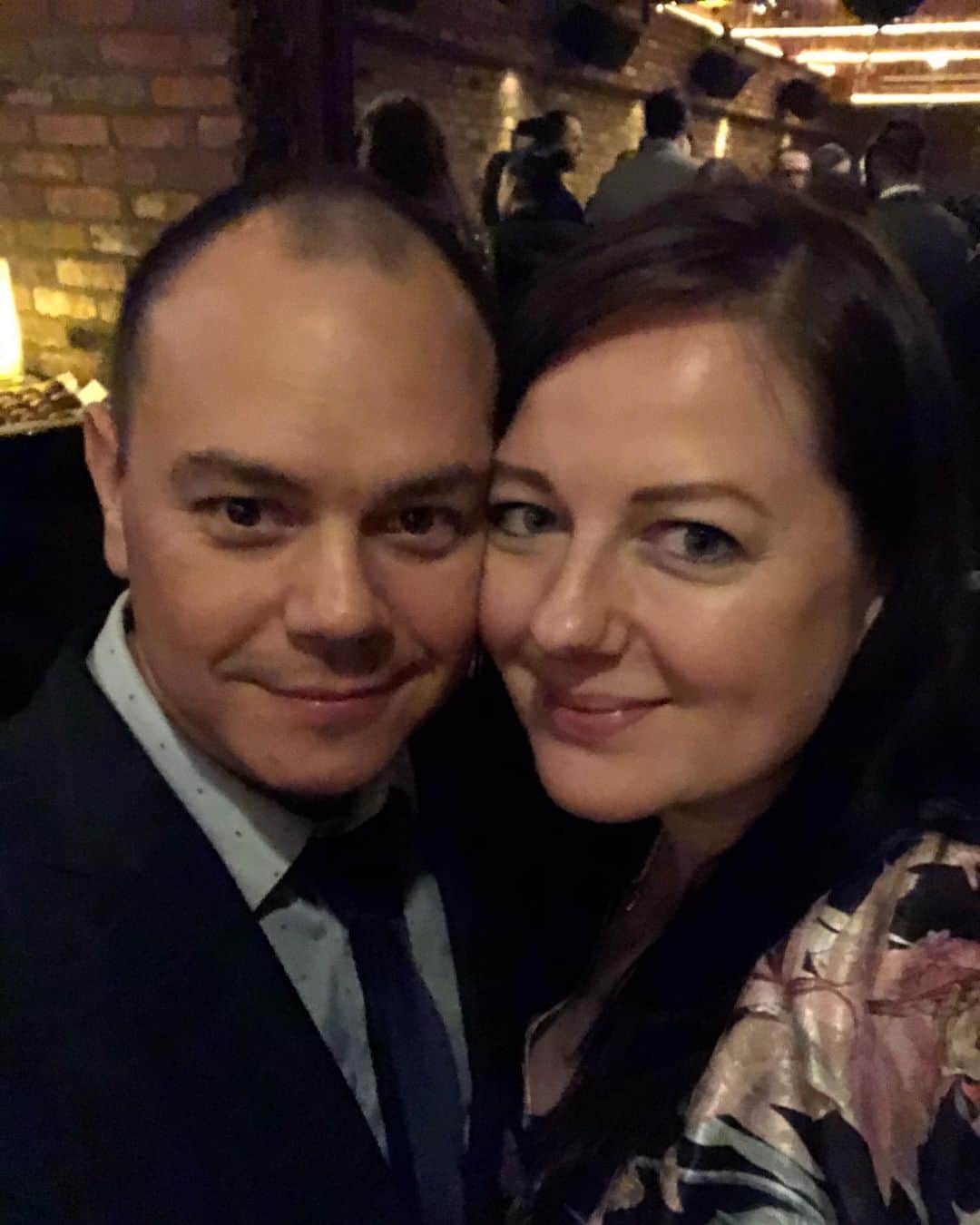 ズザンナ・シャコフスキーのインスタグラム：「Happy New Year! Wedding selfie. The love was in the air 😍#alsiptothebinstocks @clea_alsip @dbinstock」