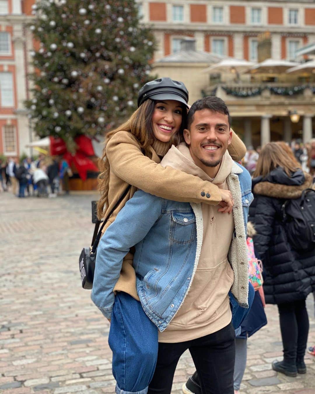 パブロ・フォルナルスのインスタグラム：「👸🏽❤️👨🏽 2020!」