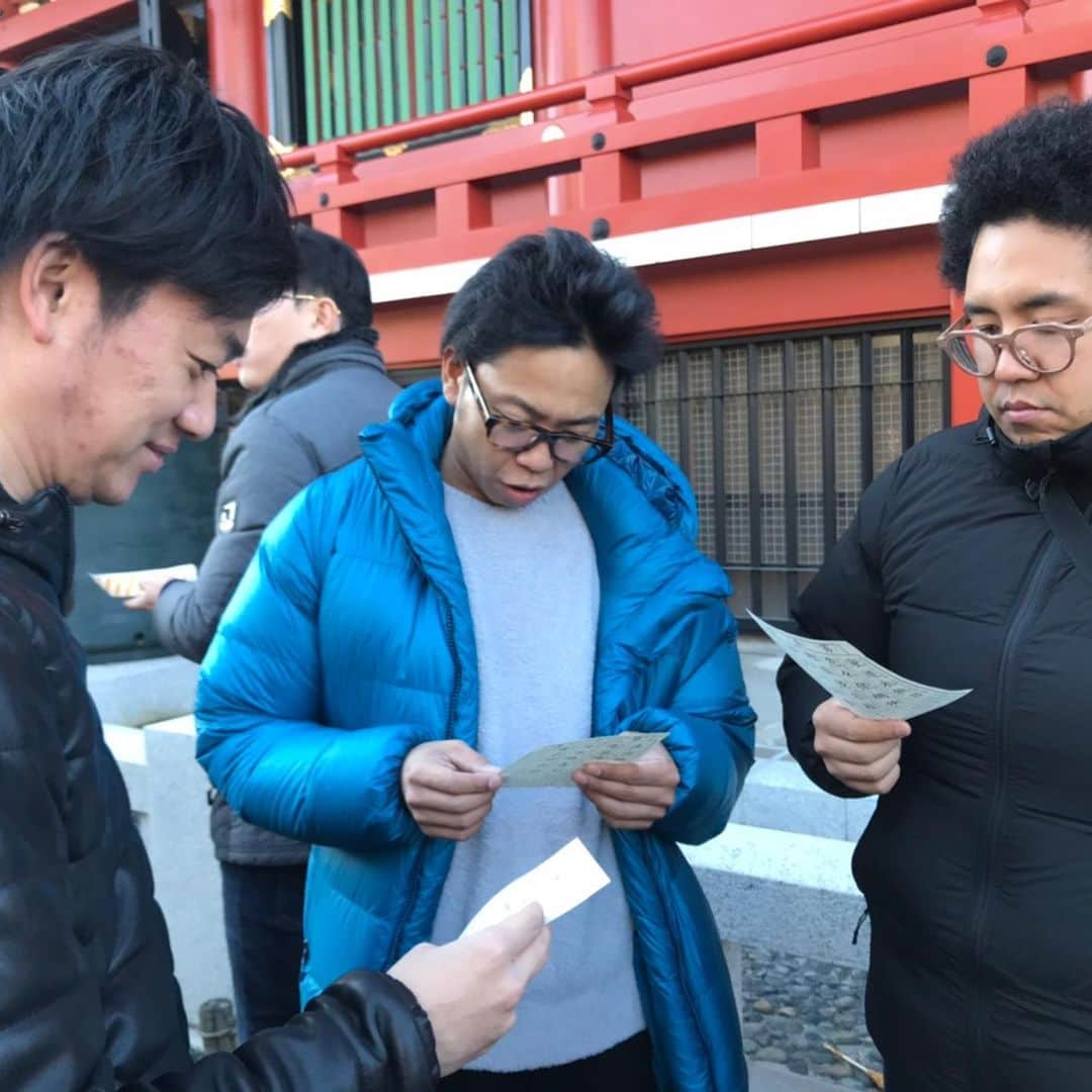 マービンJr.のインスタグラム：「年末年始は池崎さん多めでした！最高でした！！！！今までで一番楽しい年末年始でした！！！おかげさまで楽しい日々を送らせてもらっている全ての人に感謝！！日本語合ってんのか！？わからないですが、今年もよろしくお願い致します！！！！やってやるぜ！！！！！！！！あけおめーー！！！！！」
