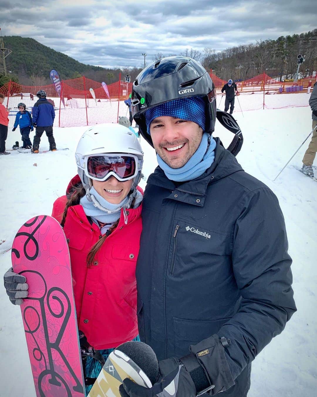 ブレンダン・ロビンソンさんのインスタグラム写真 - (ブレンダン・ロビンソンInstagram)「Happy New Year from the slopes!! Swipe right to watch me and @hpugz “shred the gnar” (@hpugz tells me that’s snowboarder speak 😂). . . . #newyear #snow #skiing #snowboarding #ski #fun #vacation #holidays #winter」1月3日 0時52分 - brendanrobinson
