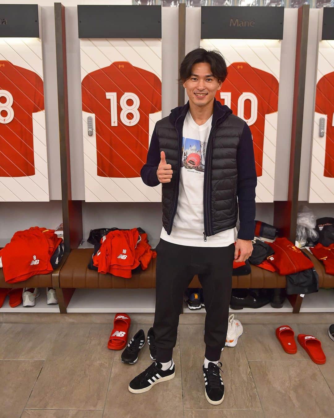UEFAチャンピオンズリーグさんのインスタグラム写真 - (UEFAチャンピオンズリーグInstagram)「🔴 Which Liverpool player would you sit next to in the dressing room? 🤔」1月3日 0時47分 - championsleague