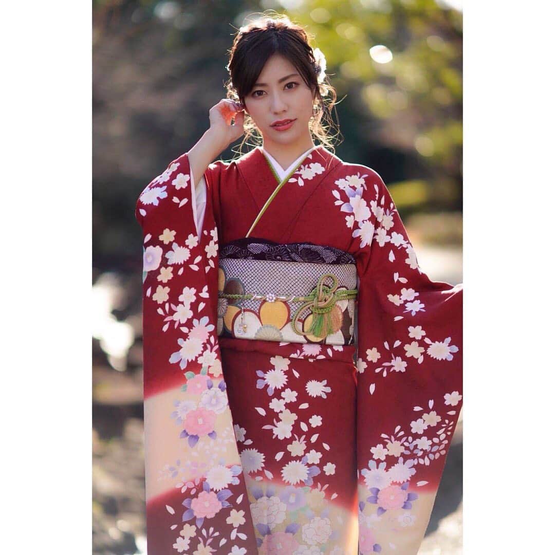 のインスタグラム：「・ 日付が変わりレースクイーン大賞は残り３日間です！！ 投票し忘れはございませんか？😌ギャルパラ携帯サイトの有料会員は月が変わったので、新たに１０ポイント、プレミアム会員は20ポイント投票できるようになってます🌟 プレミアム投票の動画を送ってくださった方にまたお手紙とグッズをお送りしてます⭐️😃 ・ ・ #RQ大賞#レースクイーン大賞 #レースクイーン#japanesegirl #japanese#kimono#振袖 #正月#撮影会#newtype撮影会 #着物 #着物ヘアアレンジ #星野奏#アップヘア #和風 #お正月 #2020#写真好きな人と繋がりたい #shooting #kimonostagram」