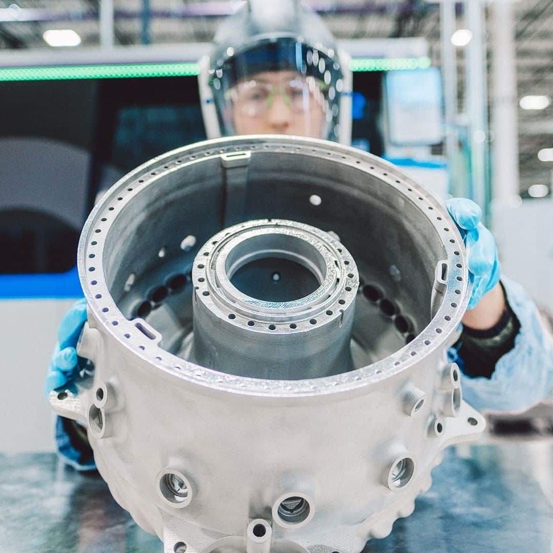 GeneralElectricさんのインスタグラム写真 - (GeneralElectricInstagram)「Thanks to @geadditive, parts with complex geometries can also have simply stunning designs. Just look at this a-CT7 engine mid-frame from the GE Additive Pittsburgh Center. Designed for the a-CT7 turboprop demonstrator engine, this mid-frame used to be traditionally manufactured with 300 individual components and 7 assemblies. With additive, the team got it down to just one piece, one assembly.  Part reductions like this can result in higher performance and efficiency levels, as well as significant weight reductions. And that’s the job of an additive manufacturer: making the impossible, possible. #additive #3Dprinting #avgeeks #engineering」1月3日 0時50分 - generalelectric