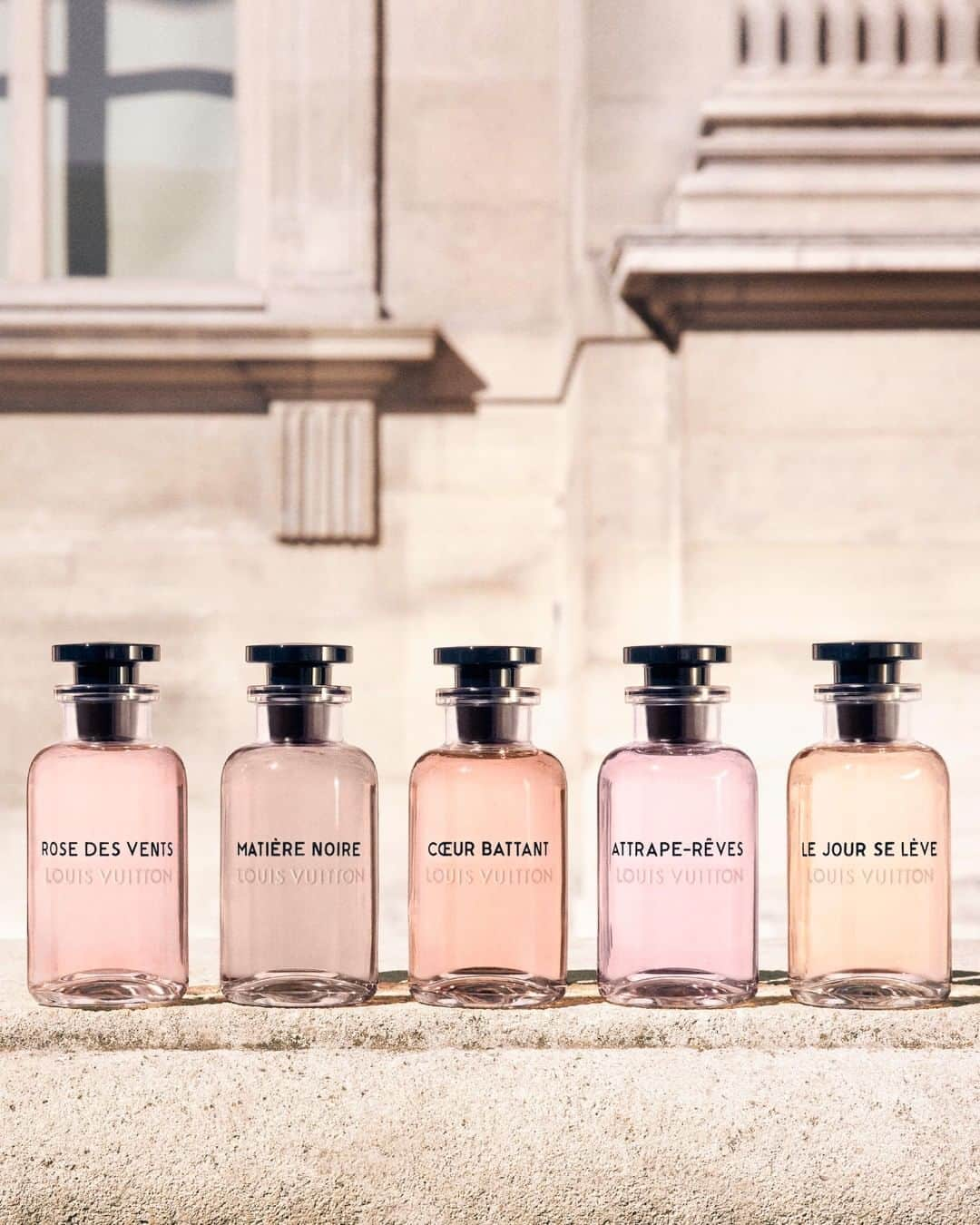 ルイ・ヴィトンさんのインスタグラム写真 - (ルイ・ヴィトンInstagram)「An olfactory palette. #LouisVuitton’s #LVParfums Collection welcomes Coeur Battant, the feminine new fragrance. Explore the full line via link in bio.」1月3日 1時00分 - louisvuitton