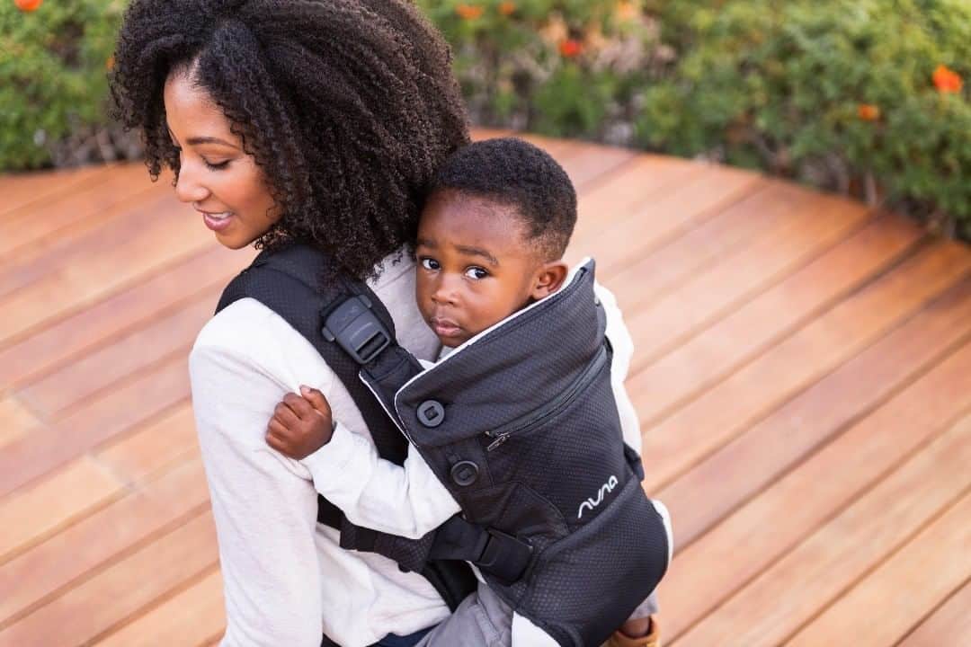 nunaさんのインスタグラム写真 - (nunaInstagram)「NEW CUDL™ with upgraded features including ergonomic magnetic buckles!  Coming soon!  Parenting can be intimidating–wearing a carrier shouldn’t be. CUDL makes it easy to keep baby close and secure, all while keeping your hands free. Say hello to four new magnetic buckles that make securing on-on-the go quick and simple. Just like that, you are ready in a snap!」1月3日 1時00分 - nuna_usa