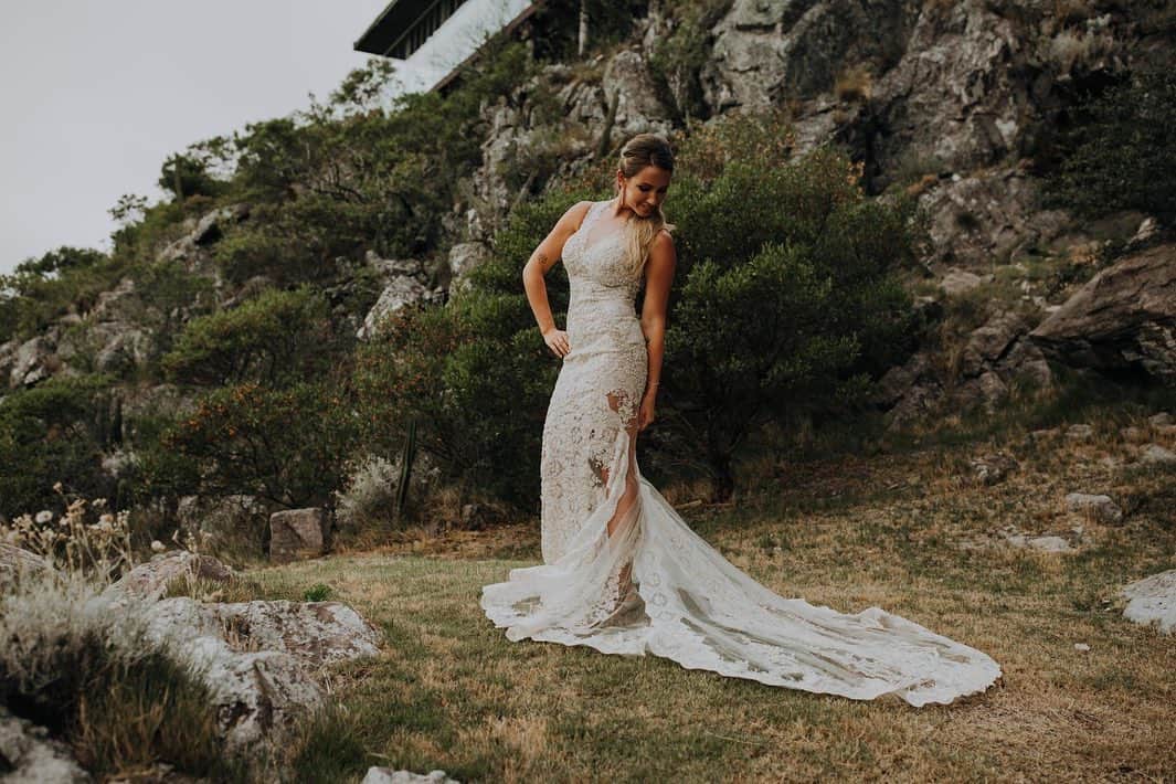 ソフィア・バルビのインスタグラム：「Amando cada detalle de mi vestido! Gracias @yolancris por entenderme a la perfección ❤️👰」