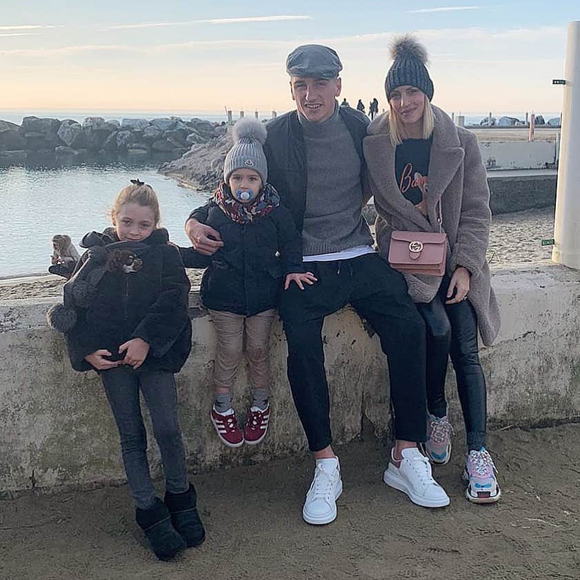 ミケーレ・カンポレーゼのインスタグラム：「♎️ La mia bilancia ⚖️ #family#love#lovefamily#moglie#figli#serenità##amoreassoluto#pickoftheday#MarinaDiPisa#Tuscany#Lecosebelledellavita」