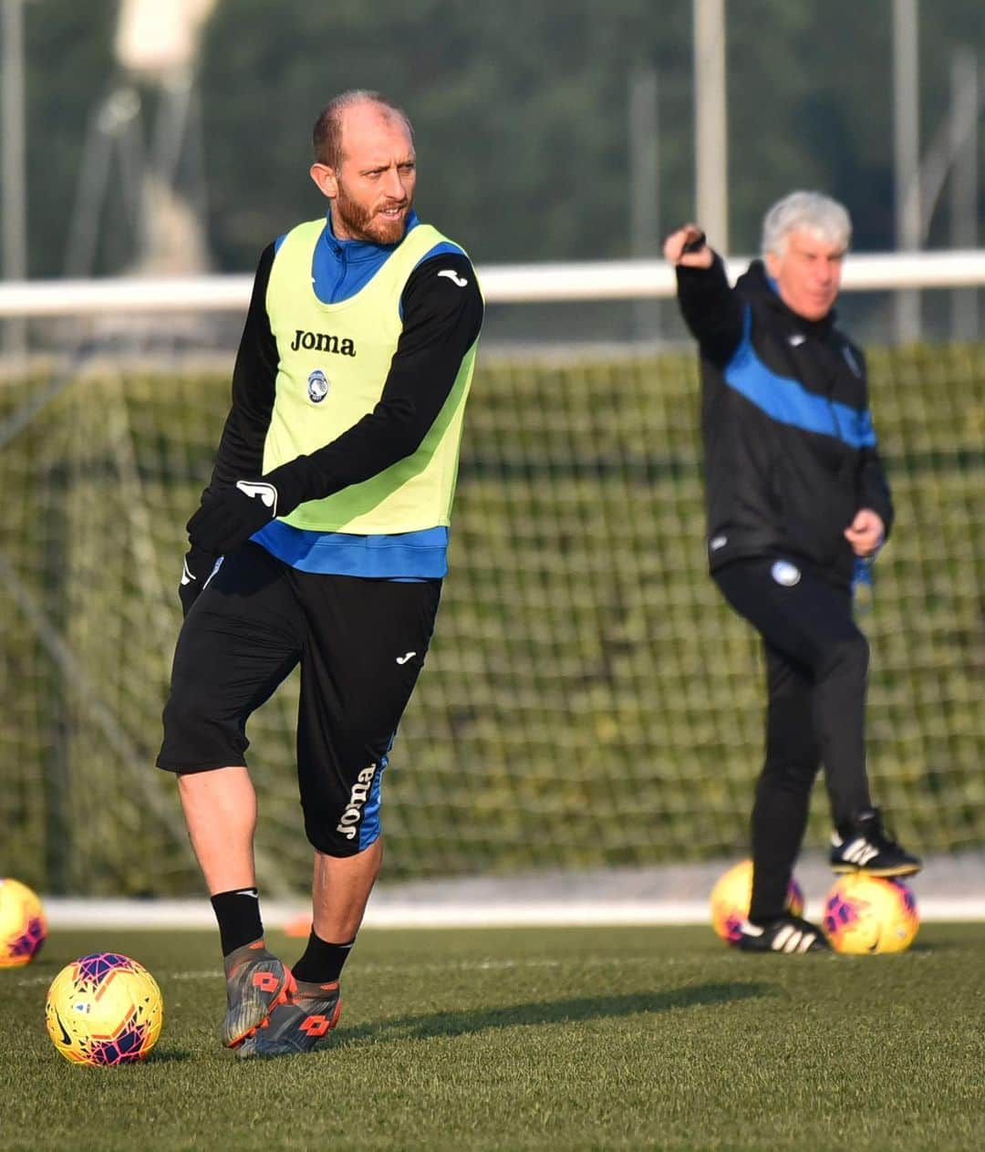 アタランタBCさんのインスタグラム写真 - (アタランタBCInstagram)「Prima doppia seduta del 2020 💪 First training sessions of the year ✅👊 ______ #GoAtalantaGo ⚫️🔵 #ForzaAtalanta #Atalanta #Bergamo #football #training」1月3日 1時39分 - atalantabc