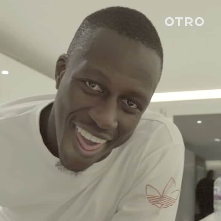 バンジャマン・メンディのインスタグラム：「Everybody wanna come to my house now they saw this 😂 A look back at an exciting first year with @OTRO, make sure to follow and subscribe to all their channels to follow my journey through 2020 👊」