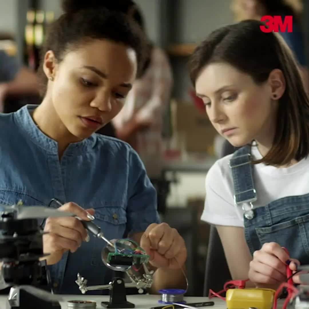 3M（スリーエム）のインスタグラム：「For a more diverse engineering workforce, 3M supports STEM programs and mentorship. Hear Sarah's story by clicking the link in bio. #improvinglives #STEM #robotics #WomeninSTEM」