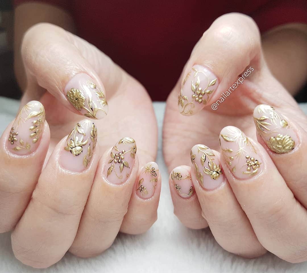 Yingさんのインスタグラム写真 - (YingInstagram)「Gilded in Gold 💖 design modified from @aoikoga  I used Liquid Metal gold for this effect. All products available for purchase at @nailwonderlandsg 🤗... And there's currently a PRE-CNY promotion so hurry get your shopping done!  I am currently only able to take bookings from my existing pool of customers. If I have slots available for new customers, I will post them on my IG stories. Thank you to everyone who likes my work 🙏 if you need your nails done, please consider booking other artists at @thenailartelier instead ❤  #ネイルデザイン  #ネイルアート #ネイル #ジェルネイル #nailart #네일아트 #pregel #プリジェル」1月3日 2時07分 - nailartexpress