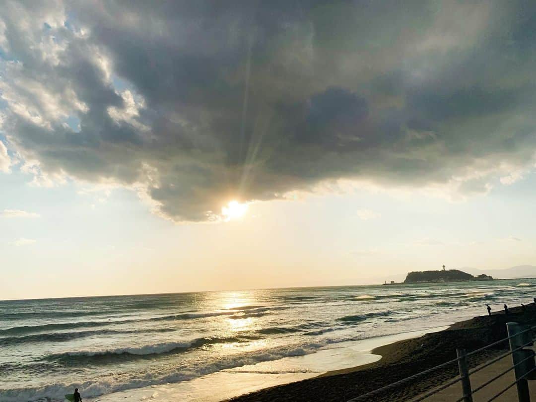のインスタグラム：「. あけましておめでとうございます⛩🎍 .  お正月らしい事できて、ゆっくりできました🤤 今日から気を引き締めて練習して参ります🏊‍♀️ .」