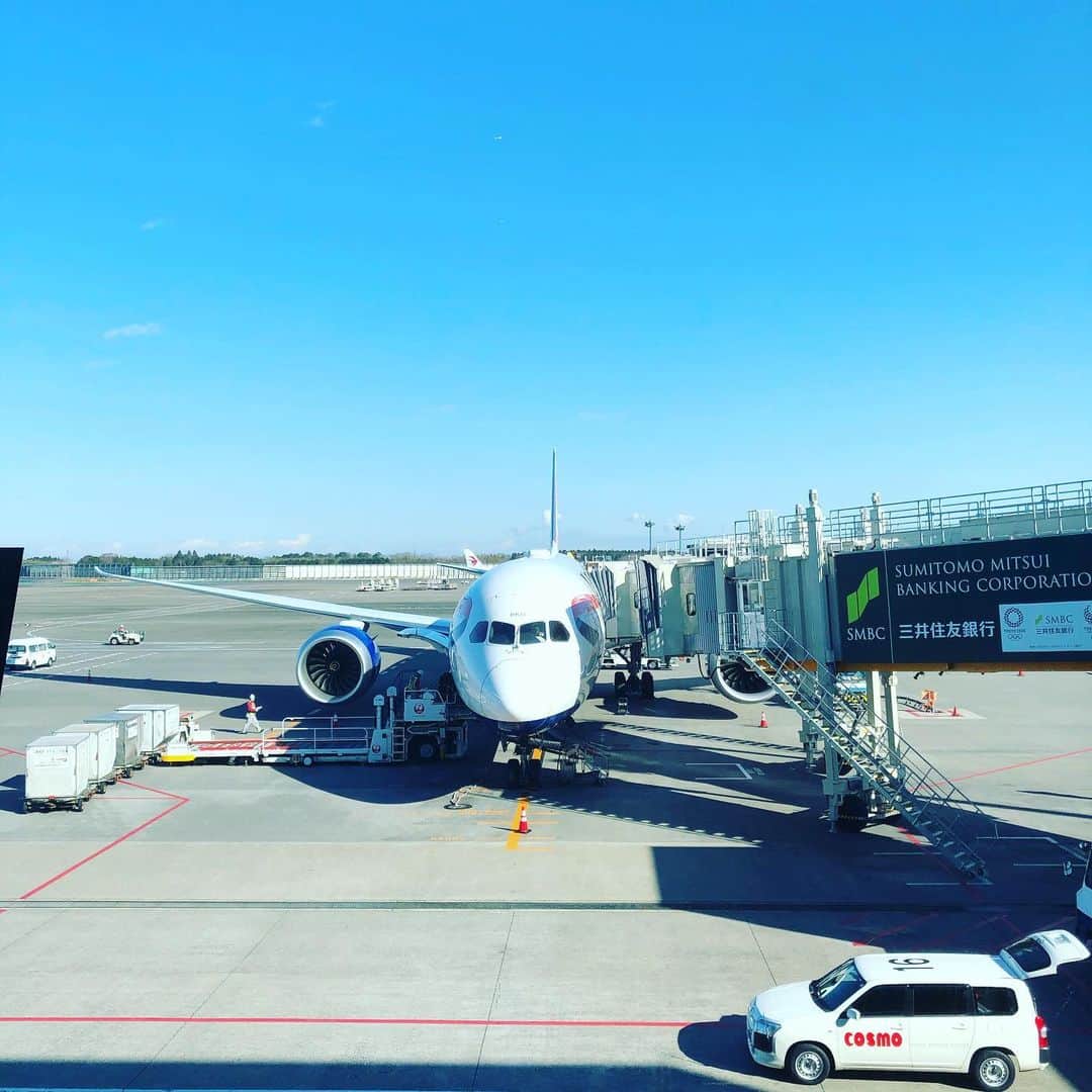 のインスタグラム：「Off to London ロンドンへ！　#仕事です　#弾丸　#単独取材　#work #london」