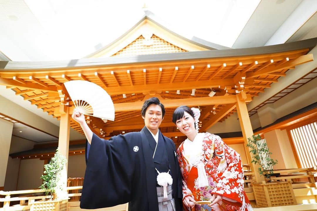 ホテルモントレ ラ・スール大阪ウエディングのインスタグラム：「@lasoeurosaka_wedding ブライダルフェアは、新年から開始してます♡ . . . #新年の挨拶 #謹賀新年 #2020 #あけましておめでとうございます #令和婚 #本年もよろしくお願いします . . . #モントレ花嫁 #ホテルモントレラスール大阪  #モントレウェディング #モントレ #モントレラスール大阪 . . #dressy花嫁  #marry花嫁  #プレ花嫁 #卒花嫁 #全国の花嫁さんと繋がりたい  #weddingdress #takamibridal  #wedding #結婚式 #ホテル」