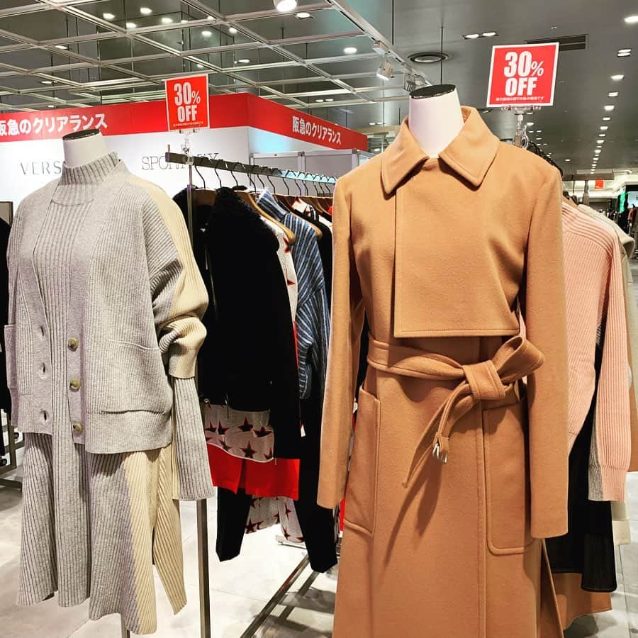 HANKYU.MODEさんのインスタグラム写真 - (HANKYU.MODEInstagram)「HANKYU. MODE CLEARANCE SALE ALICE AND OLIVIA、VERSACE、SPORTMAX  Until 1/4  At 3F  Cotocoto Stage31 詳しくはプロフィールURLをチェック！ #Hankyu #HANKYUMODE #umedahankyu #阪急うめだ本店 #うめだ阪急 #阪急百貨店 #osaka #umeda #mode #aliceandolivia #versace #sportmax #アリスアンドオリビア #ヴェルサーチェ #スポーツマックス #clearance #sale #クリアランス #クリアランスセール #阪急のクリアランス#クリアランス」1月3日 12時16分 - hankyumode