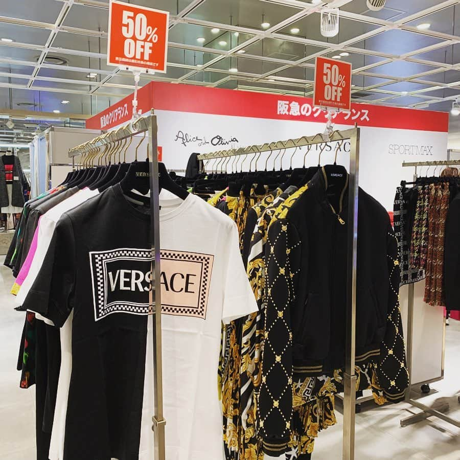 HANKYU.MODEさんのインスタグラム写真 - (HANKYU.MODEInstagram)「HANKYU. MODE CLEARANCE SALE ALICE AND OLIVIA、VERSACE、SPORTMAX  Until 1/4  At 3F  Cotocoto Stage31 詳しくはプロフィールURLをチェック！ #Hankyu #HANKYUMODE #umedahankyu #阪急うめだ本店 #うめだ阪急 #阪急百貨店 #osaka #umeda #mode #aliceandolivia #versace #sportmax #アリスアンドオリビア #ヴェルサーチェ #スポーツマックス #clearance #sale #クリアランス #クリアランスセール #阪急のクリアランス#クリアランス」1月3日 12時16分 - hankyumode