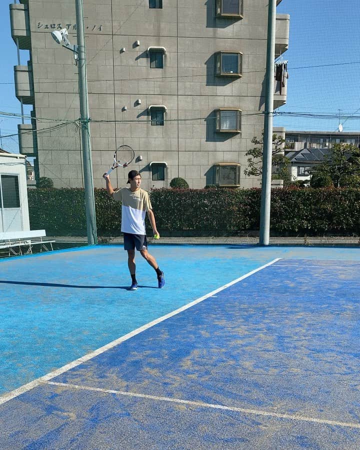 綿貫陽介のインスタグラム：「今年もよろしくお願いします！ 新年初打ちは日本カラーピュアドライブで！ #tennis #2020年 #日本」