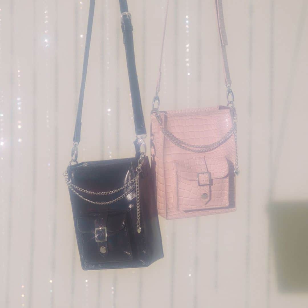 BUBBLESさんのインスタグラム写真 - (BUBBLESInstagram)「ㅤㅤㅤㅤㅤㅤㅤㅤㅤㅤㅤㅤㅤ 💫💎BUBBLES  NEW YEAR COLLECTION💎💫 ㅤㅤㅤㅤㅤㅤㅤㅤㅤㅤㅤㅤㅤ ☑︎ box shoulder bag ￥5,390 LIMITED PRICE 10%off→ ¥4,851 color : pink/black http://www.sparklingmall.jp/fs/sparklingmall/BS70163 ㅤㅤㅤㅤㅤㅤㅤㅤㅤㅤㅤㅤㅤ ______________________________________________  #bubblestokyo #bubbles_harajuku #bubbles_shibuya #bubblessawthecity #bubbles  #fashion #style #newarrival #2020_BUBBLES」1月3日 12時30分 - bubblestokyo