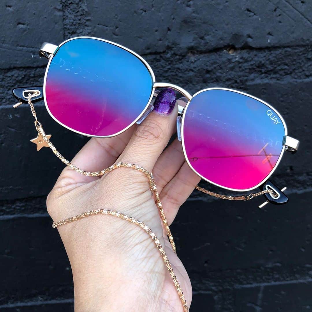 quayaustraliaさんのインスタグラム写真 - (quayaustraliaInstagram)「THE LINEUP IS OUT 🎡✨🎶 Time to lock in your sunnies lineup—ft. edgy festival rounds like LINK UP (sunnies chain included 😍) #FINDYOURQUAYS」1月3日 12時35分 - quayaustralia