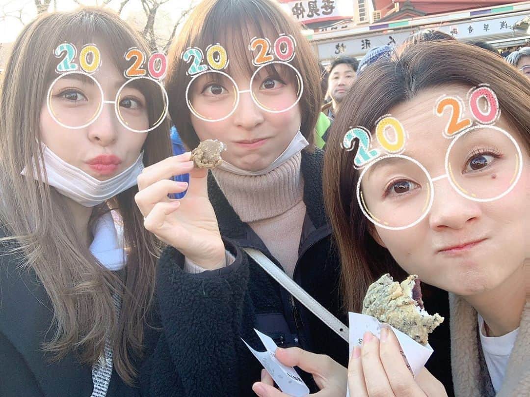篠田麻里子さんのインスタグラム写真 - (篠田麻里子Instagram)「毎年恒例初詣⛩してきました 地元の友達皆んなと家族と😚  皆さんはどんな正月過ごしてますかー🥰 #初詣#浅草寺#tokyo」1月3日 12時57分 - shinodamariko3