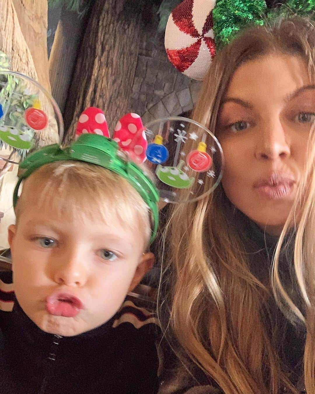 ファーギーさんのインスタグラム写真 - (ファーギーInstagram)「Disneyland Day ✨✨ #axljack」1月3日 5時14分 - fergie