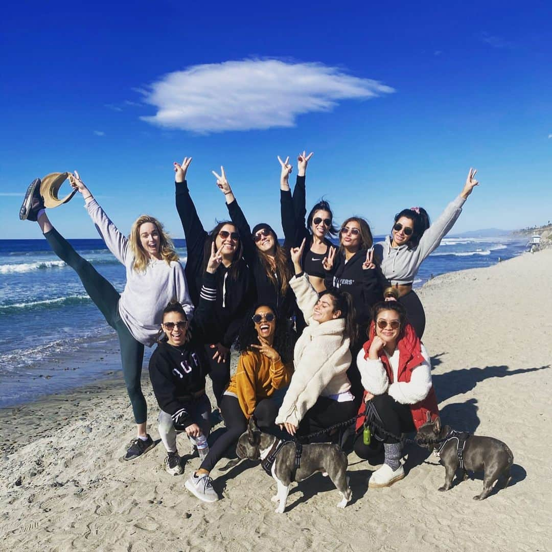 ケイティ・ロッツさんのインスタグラム写真 - (ケイティ・ロッツInstagram)「Being surrounded by my friends and family over the holidays was exactly what I needed. I feel so lucky to have such a close group of friends even after all these years. I have so much gratitude for their wisdom, inspiration, and compassion.」1月3日 5時11分 - caitylotz