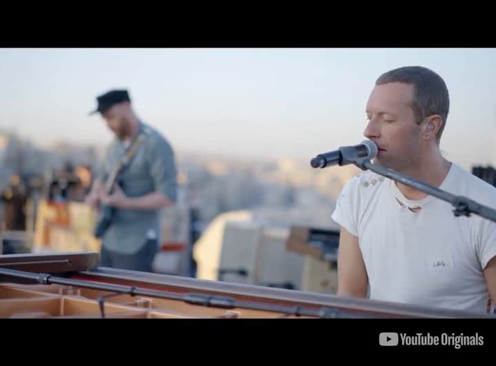 Coldplayのインスタグラム：「Cry Cry Cry Live In Jordan From the new album, #EverydayLife Watch the full song on YouTube 🌙☀️」
