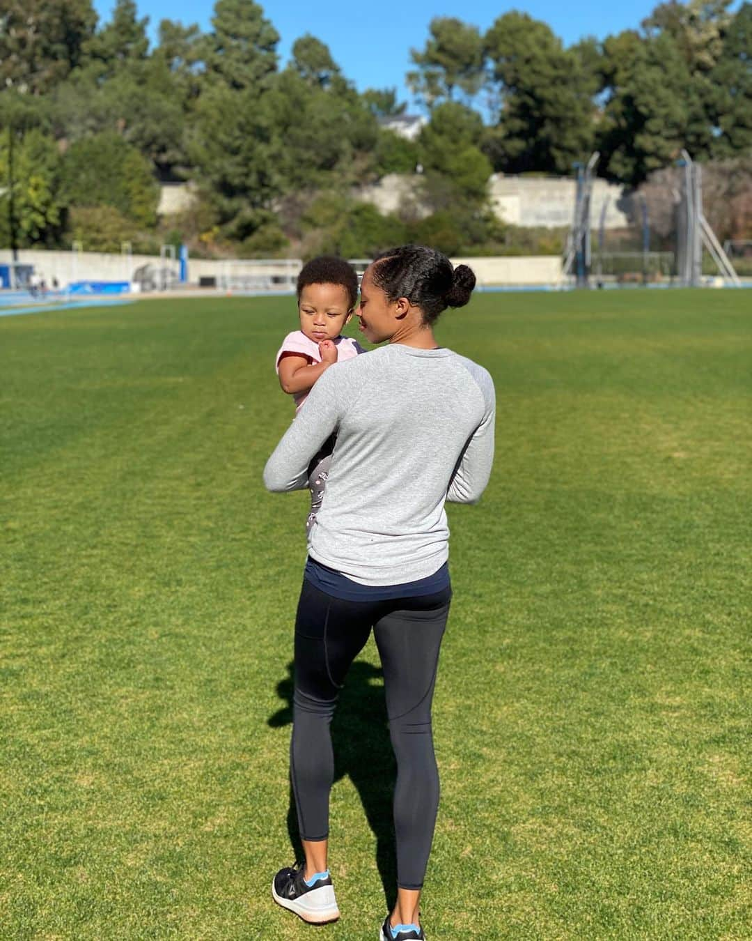 アリソン・フェリックスさんのインスタグラム写真 - (アリソン・フェリックスInstagram)「my favorite girl showed up at training today🥰」1月3日 6時05分 - allysonfelix