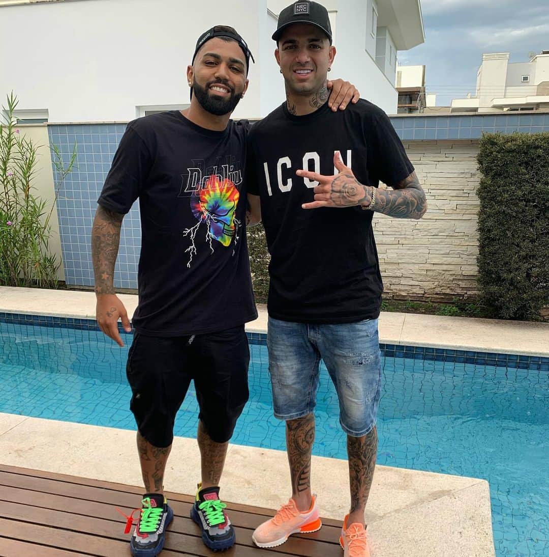 ルアン・ギリェルメ・デ・ジェズス・ヴィエイラのインスタグラム：「👊🏼❤️ @gabigol」