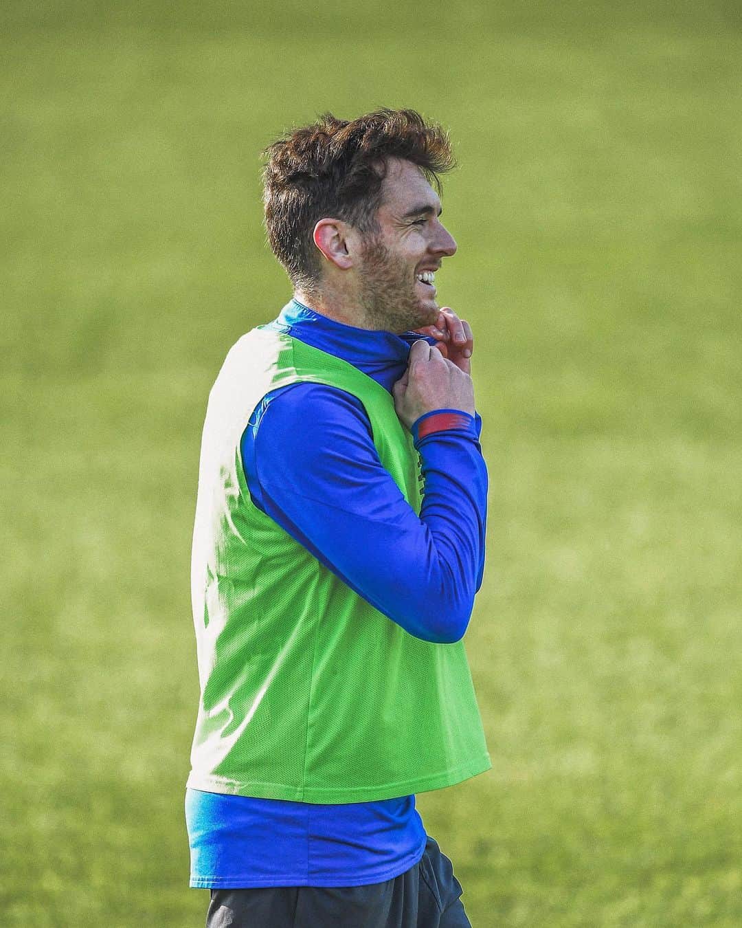 イバイ・ゴメスのインスタグラム：「Ready for tomorrow! 😀💪🏼 Aupa @athleticclub ! 🦁 🔴⚪️」