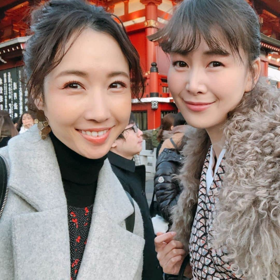 崎本ゆかりさんのインスタグラム写真 - (崎本ゆかりInstagram)「浅草寺🎍✨ @kaoru_aiba と👘着物姿も美しすぎたよ❤️ すーんんんごい人でした😆 でも それもまた良し🙏🏻✨ . 今日からお仕事！ ありがたいですね☺️頑張ろう♪ . . #初詣#浅草寺#毎年恒例#楽しい#浅草#東京#2020#0102#🎍 #名古屋土産#ゆかりがゆかりを貰う#共食い」1月3日 6時29分 - yukariiiin5