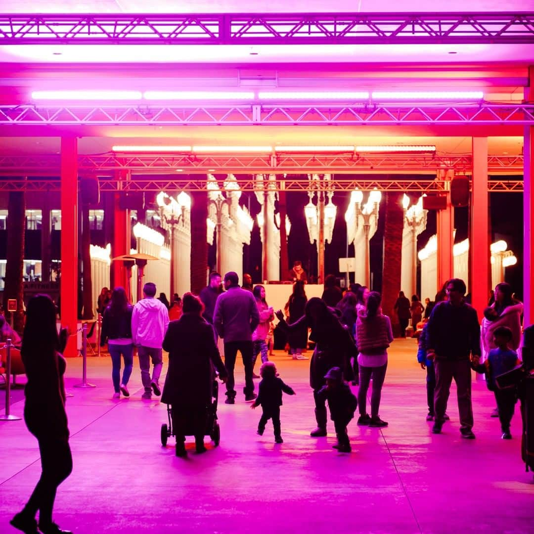 ロサンゼルスカウンティ美術館さんのインスタグラム写真 - (ロサンゼルスカウンティ美術館Instagram)「Never been to LACMA? ✨ Let’s change that 𝕥𝕠𝕞𝕠𝕣𝕣𝕠𝕨 with First-time Fridays—a monthly event welcoming new visitors to the museum. With galleries open from 11 am - 8 pm, Fridays are a great time to make your first visit. See the newly opened "Fiji: Art & Life in the Pacific" and the soon-to-close "The Allure of Matter: Material Art from China" before kicking back in our holiday lounge and enjoying a unique holiday drink and live music at Lights on at LACMA.  Let us know you’re a first-timer at the Ticket Office and receive these special perks: 🎆A free pre-selected poster and $1 off an Urban Light enamel pin at the LACMA Store 🎆10% off at the LACMA Café and C+M 🎆A special welcome gift  And a special reminder: admission is 𝕒𝕝𝕨𝕒𝕪𝕤 𝕗𝕣𝕖𝕖 for L.A. County residents after 3 pm on weekdays! 📷: Photo by David Morrison」1月3日 6時50分 - lacma