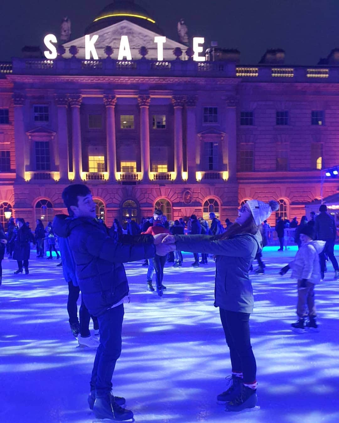 ジェニファー・ピンチズさんのインスタグラム写真 - (ジェニファー・ピンチズInstagram)「Dancing into 2020 on ice with my future husband 😘😁🎉 #thisisouryear #2020vision #2020bride」1月3日 7時00分 - jennifer.pinches