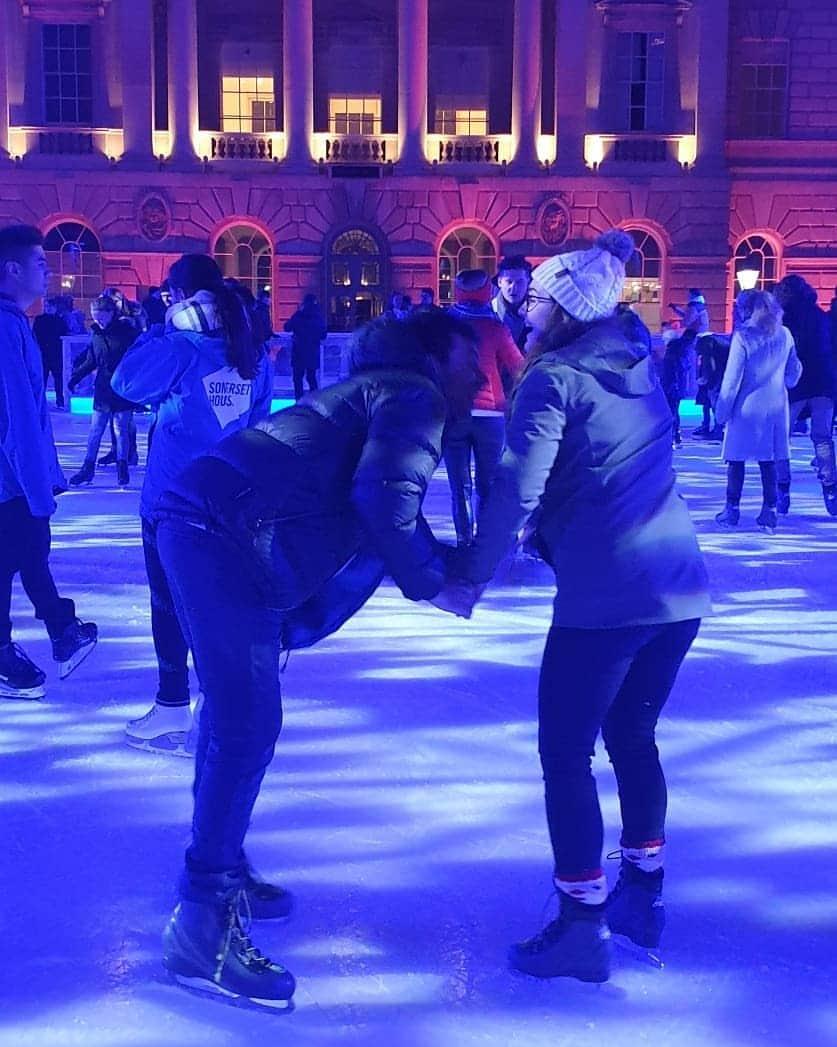 ジェニファー・ピンチズさんのインスタグラム写真 - (ジェニファー・ピンチズInstagram)「Dancing into 2020 on ice with my future husband 😘😁🎉 #thisisouryear #2020vision #2020bride」1月3日 7時00分 - jennifer.pinches