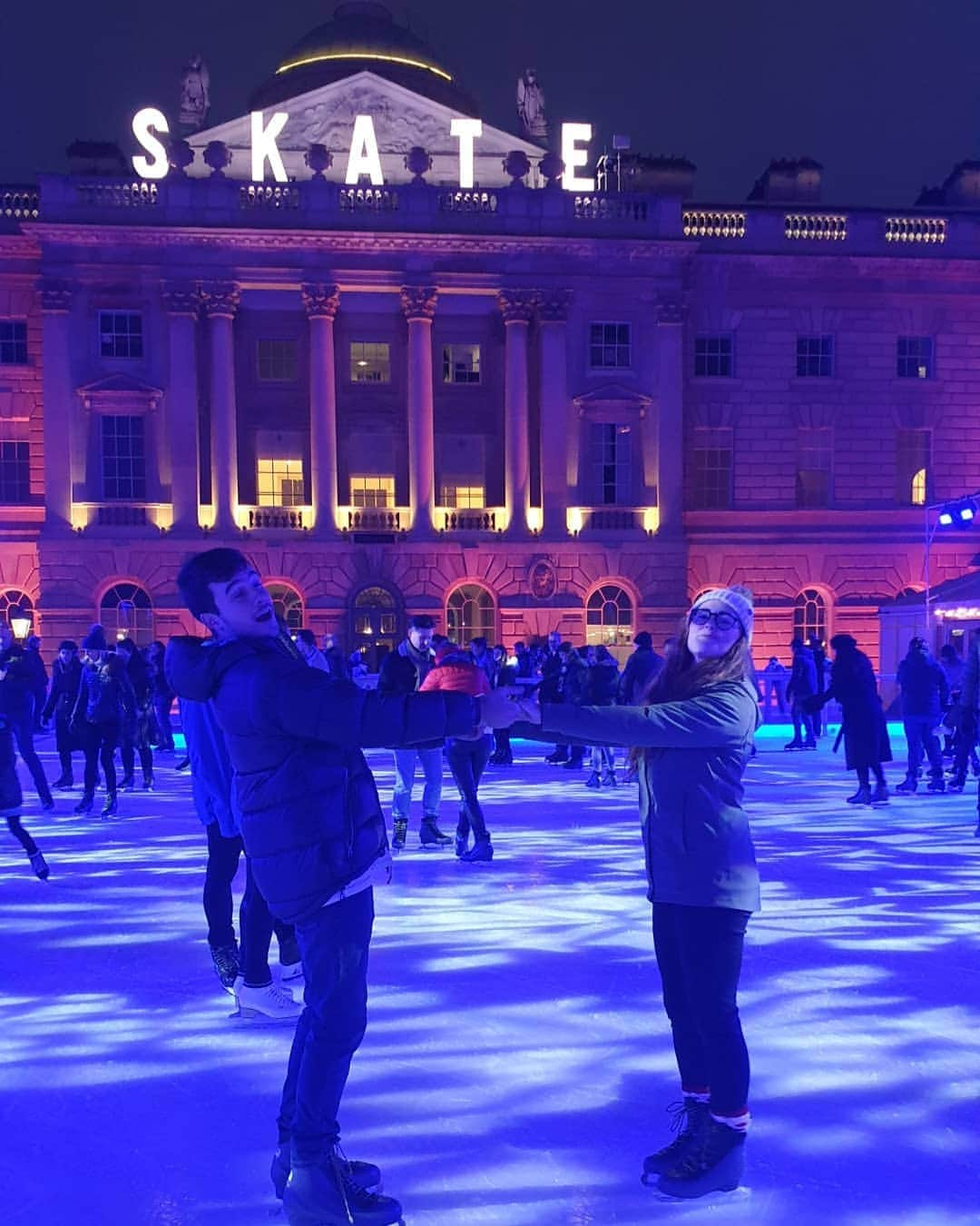 ジェニファー・ピンチズさんのインスタグラム写真 - (ジェニファー・ピンチズInstagram)「Dancing into 2020 on ice with my future husband 😘😁🎉 #thisisouryear #2020vision #2020bride」1月3日 7時00分 - jennifer.pinches