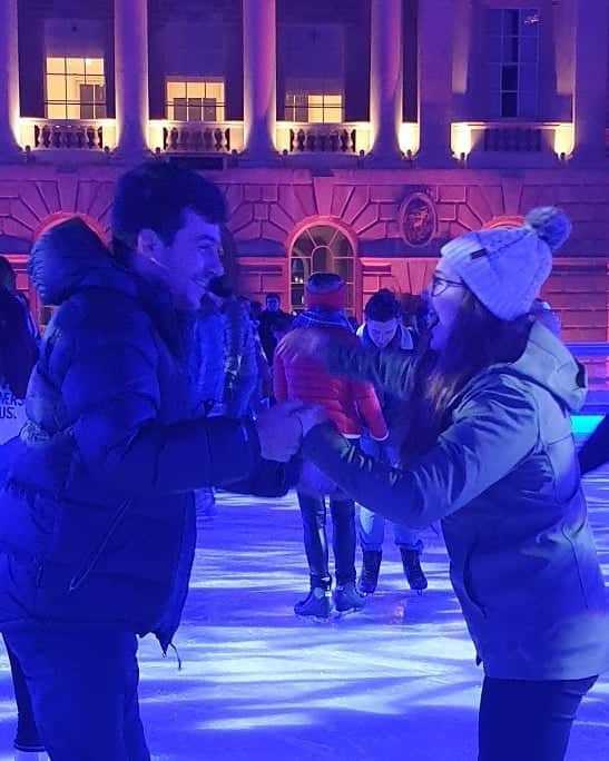 ジェニファー・ピンチズさんのインスタグラム写真 - (ジェニファー・ピンチズInstagram)「Dancing into 2020 on ice with my future husband 😘😁🎉 #thisisouryear #2020vision #2020bride」1月3日 7時00分 - jennifer.pinches