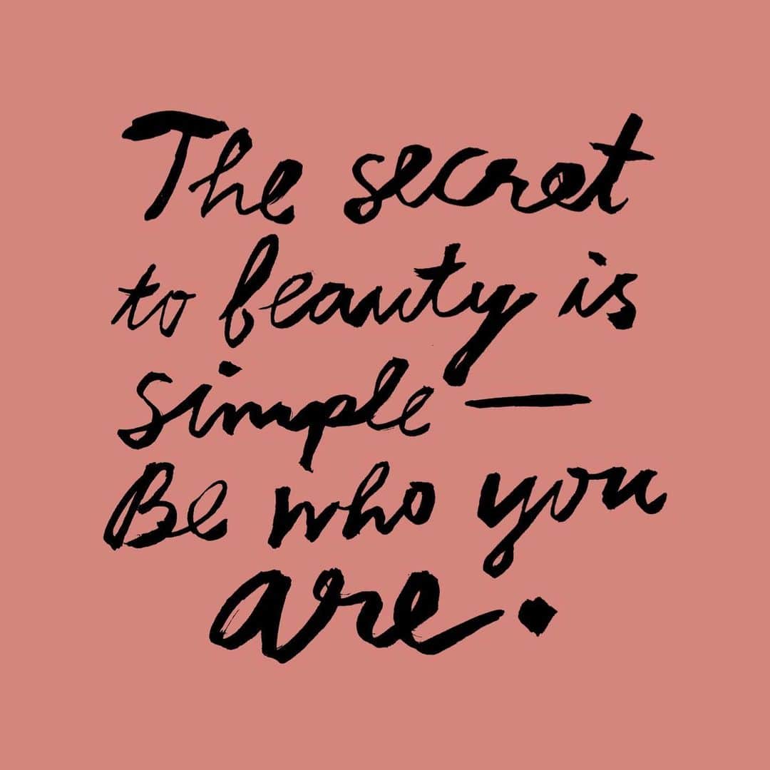ボビー・ブラウンのインスタグラム：「Confidence is being comfortable in your skin.  Be your own best.」