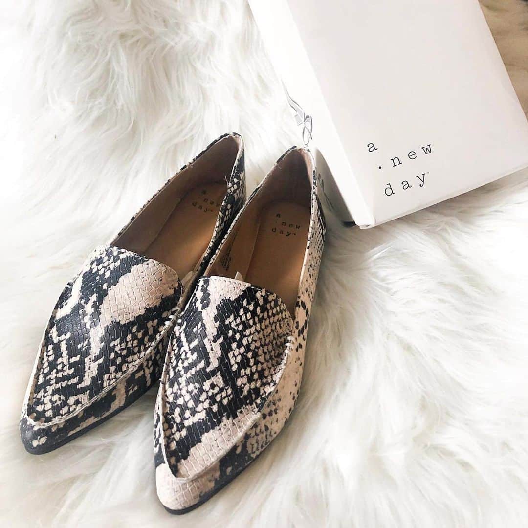 Target Styleのインスタグラム：「New decade, new shoes. 🖤 #ANewDay 📷: @gotargeting」
