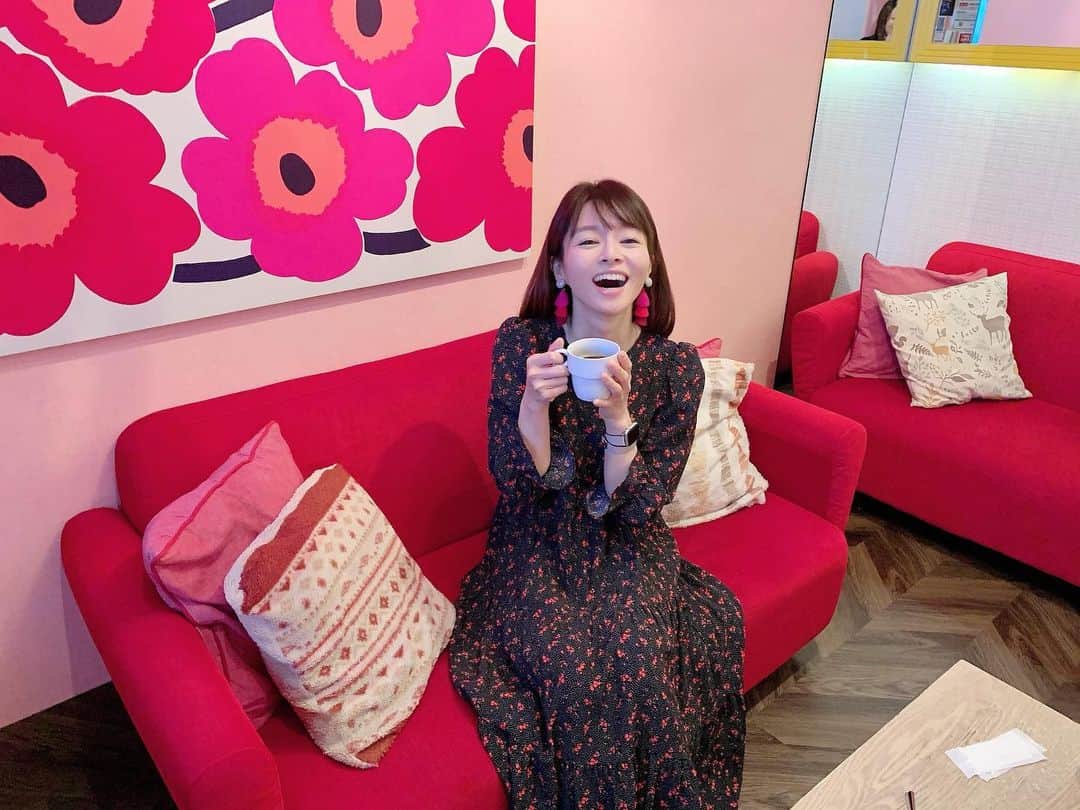 前田真理子のインスタグラム：「明けましておめでとうございます  2020年という区切りの年 40歳になる年 アナウンス職を丸15年続けてきましたが、英語を活かせる部署に異動することになりました  成長のチャンス！頑張ります🌸  たくさんの方々に支えて頂いた15年間 感謝でいっぱいです✨ 本当にどうも有難うございました🌸  こちらでは、本年も引き続き宜しくお願い致します✨ 皆様にとって幸多き一年となりますよう🕊」