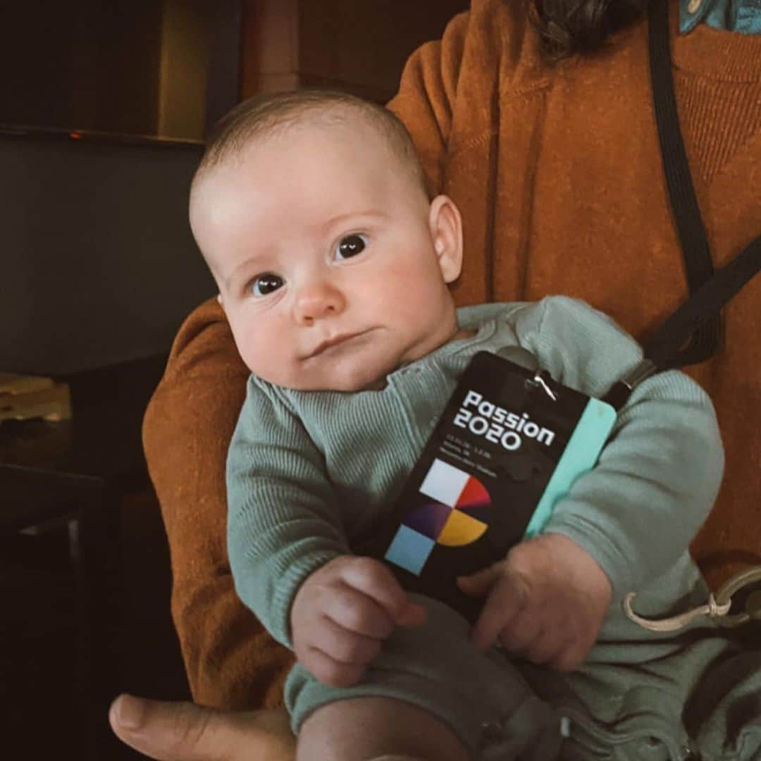 コリー・ロバートソンさんのインスタグラム写真 - (コリー・ロバートソンInstagram)「Time to go HOME! First @passion268 with these little guys was a huge success!! I know they aren’t exactly in the age range, but they had to be there to see their aunt @legitsadierob speak 🤗They loved it and were super proud of her, and as always we all loved being with them 🧡🧡」1月3日 8時03分 - bosshogswife