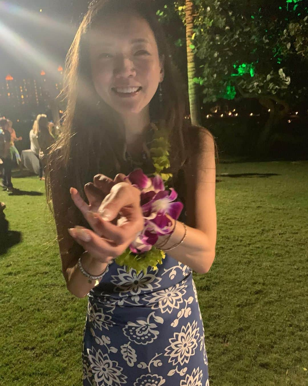 和央ようかさんのインスタグラム写真 - (和央ようかInstagram)「My New Year’s Eve 🌴🌈 Hula ( with champagne 🥂 😅😅😅) making Lei 🌺 Luau and dinnershow .. drinking 🍹 dancing fireworks 🎇  Soo much fun ❤️😘😍 ニューイヤーズイブ🌈🌴 シャンパン🥂フラダンス(何故か片手にシャンパン🥂😅)レイ🌺を作り、ルアウのショー、ディナーにダンスに花火🎆 楽しかった😍❤️ #takakoworldstylin🌎 #lifestyle #newyearseve #hawaii #hula #luau #fireworks #yokawao #和央ようか」1月3日 8時05分 - yokawao0215