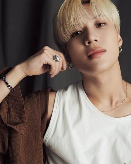 のインスタグラム：「Taemin @lm_____ltm AnAn No.2172 💜 . . . . . #テミン #shinee #taemin #이태민 #asianboy #맞팔 #셀스타그램 #셀카 #얼스타그램 #데일리 #선팔 #kr #인스타그램 #koreanboy #l4l #f4f  #like4like  #おしゃれ #オシャレ #いいね返し #フォロー #韓国人 #韓国 #セルカ #自撮り #ファッ」