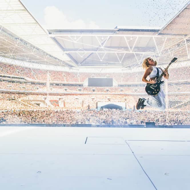 エリー・ゴールディングさんのインスタグラム写真 - (エリー・ゴールディングInstagram)「One of my photos of the decade, by @conormcdphoto #Wembley」1月3日 8時22分 - elliegoulding