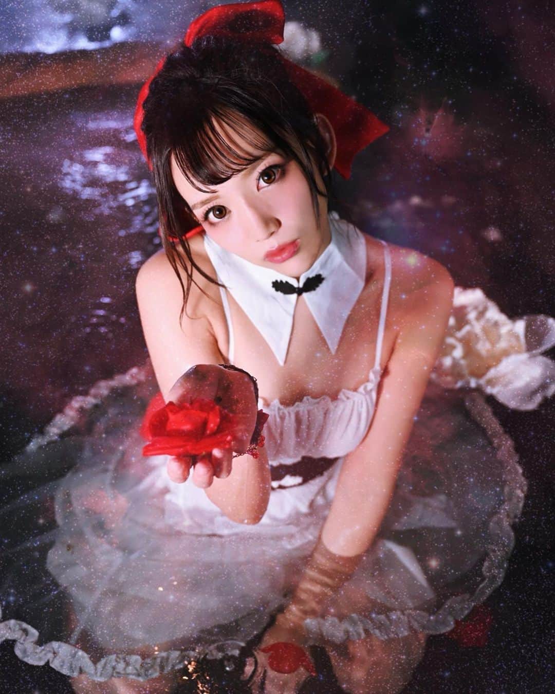 優月心菜さんのインスタグラム写真 - (優月心菜Instagram)「夏の花火と深海魚  #水 #スタジオクオーツ #花 #水撮影 #水の中 #金魚 #はれあめ #MV衣装 #MV #中華 #チャイナ」1月3日 8時48分 - yuzuki_cocona