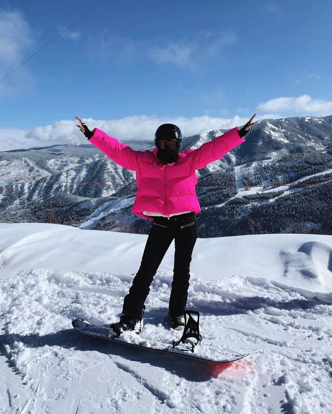 ソフィア・リッチーのインスタグラム：「Bright colored puffers are necessary」