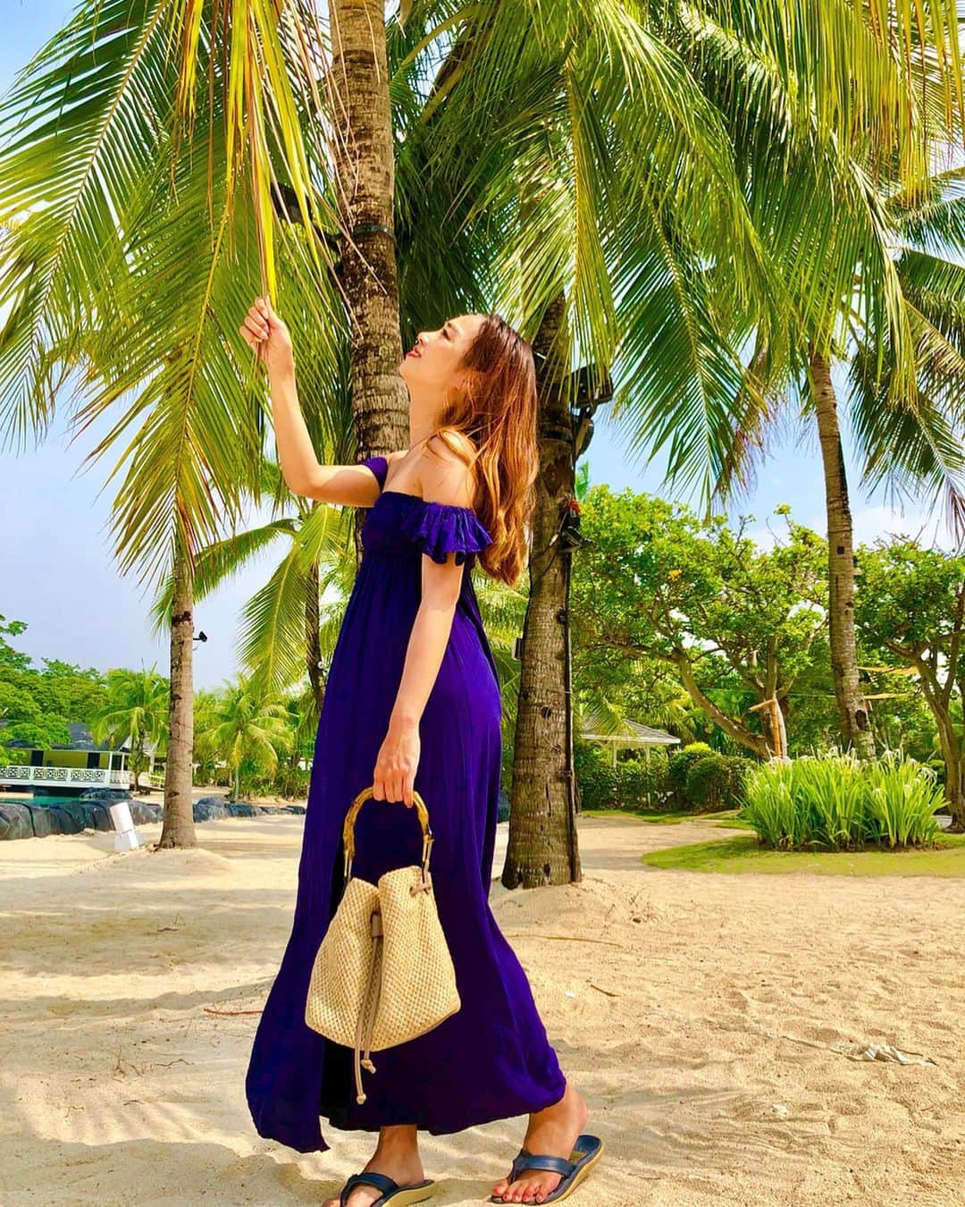石田美奈子のインスタグラム：「𝔸 𝕙𝕒𝕡𝕡𝕪 𝕟𝕖𝕨 𝕪𝕖𝕒𝕣 𝟚𝟘𝟚𝟘 ♡ . 明けましておめでとうございます☺︎✨ 今年もよろしくお願いします♫ . 皆さまにとって2020年も素敵な1年になりますように…♡ . . #セブ島 の写真を振り返りながら、大晦日から地元の#新潟 で過ごしています⑅◡̈* 今年のお正月は雪がほぼないけれど、東京と比べると断然寒い❄️ . 姪っ子 甥っ子と遊んだり、親戚と会ったり、平凡だけどそれなりに楽しんでいますよ〜☺︎ . ✈️ → #minako_trip . #happynewyear2020 #あけましておめでとうございます #今年もよろしくお願いします」