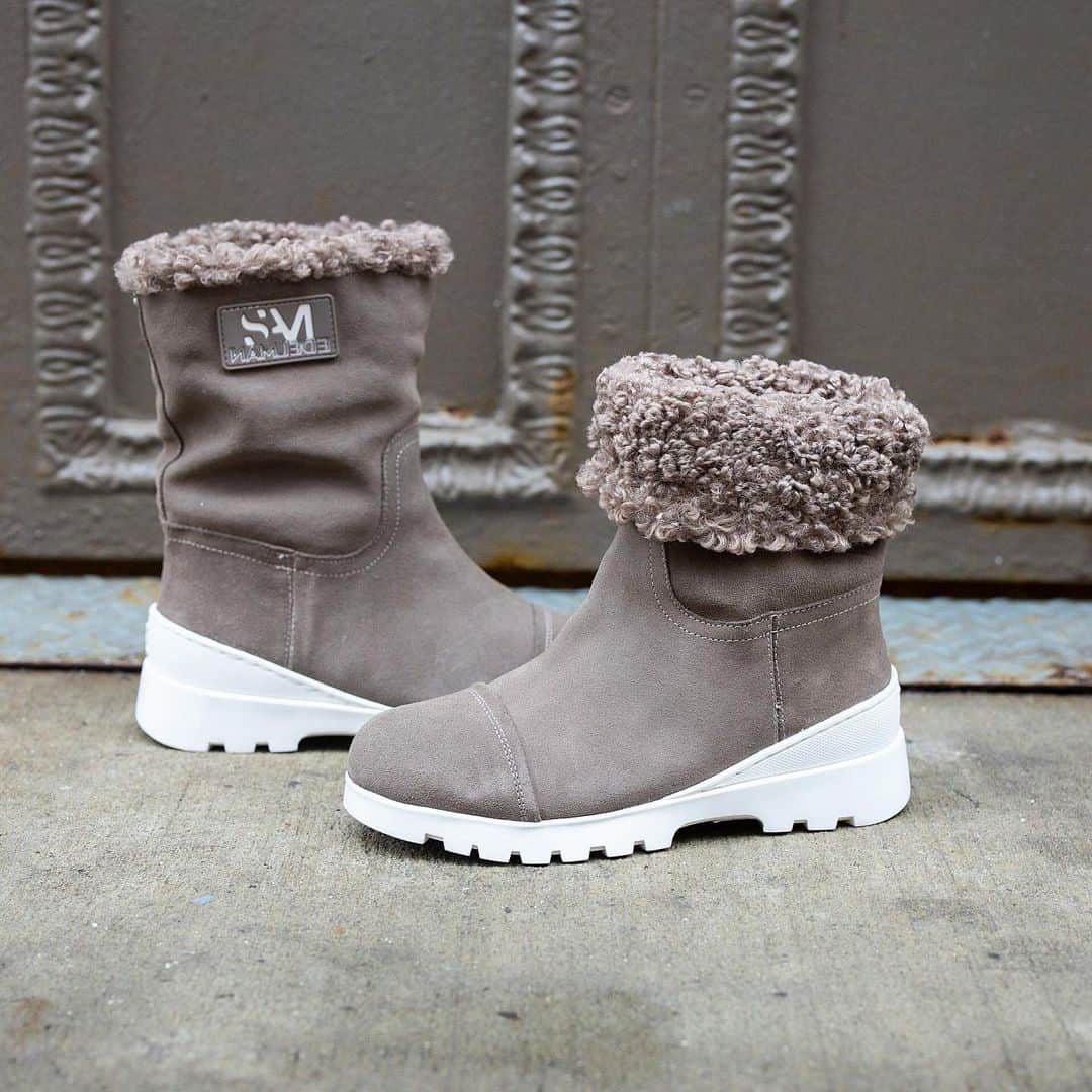 サムエデルマンのインスタグラム：「#TheKaylie was made for winter weather. How do you plan on braving the cold? #SamWeather #SamEdelman」