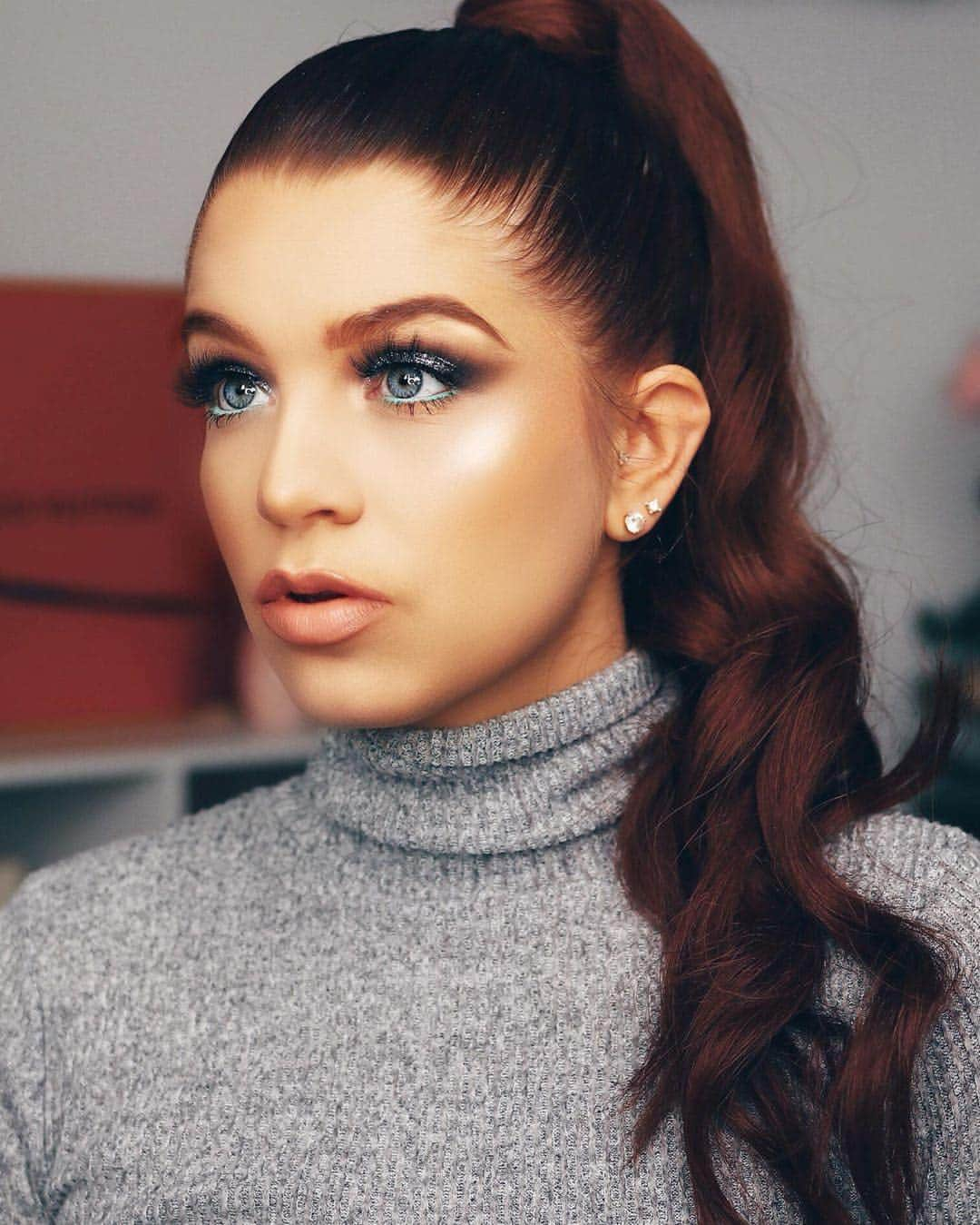 LORACさんのインスタグラム写真 - (LORACInstagram)「#REPOST of the STUNNING @makeupmolly 💙🤍💙🤍 The Rachel Zoe x LORAC Hollywood Glamour BLACK TIE Mini Palette was the knock out LORAC STAR for New Year’s Eve! The future of 2020 looks so bright, with press glitters in the line of sight✨⭐️✨ #INSPIRATION #INSPO #LORAC #LORACCOSMETICS #MAKEUP #MAKEUPADDICT #GLITTER #NYEMAKEUP #2020 #MAKEUPINSPO #MUA #SHINEBRIGHT #LORACHOLIDAY」1月3日 9時00分 - loraccosmetics